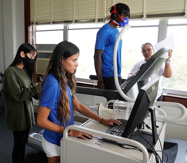 Kinesiology students run oxygen test