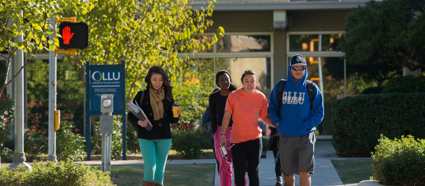 Group of students walking across campus at OLLU